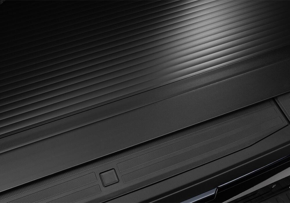 RetraxOne XR Retractable Tonneau Cover Matte One Piece Polycarbonate Construction 2017-2026 Ford F-250/350 6' 10 inch Bed without Stake Pockets