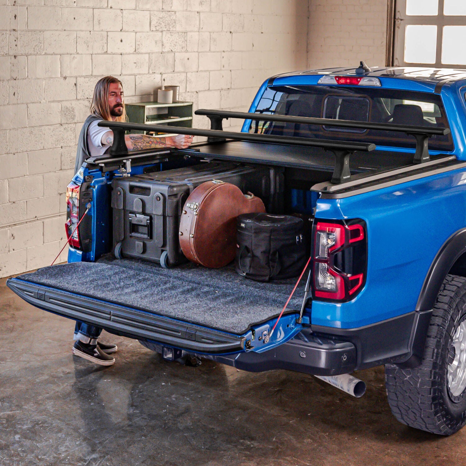 RetraxPRO Xr Retractable Tonneau Cover Industrial Strength Aluminum Construction 2022-2026 Nissan Frontier 6' 1 inch Bed with or without Utili-Track System without Stake Pockets