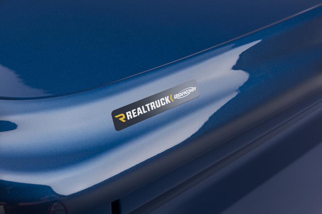 Tonneau Cover LUX 2017-2022 Ford F-250/350 6 Foot 10 Inch Bed Ext/Crew White Gold UnderCover