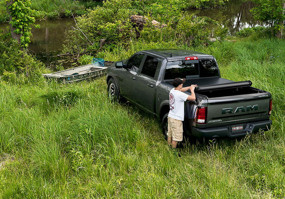Deuce Tonneau Cover - Black - 2016-2023 Nissan Titan 5' 7" Bed - Apollo Off-Road