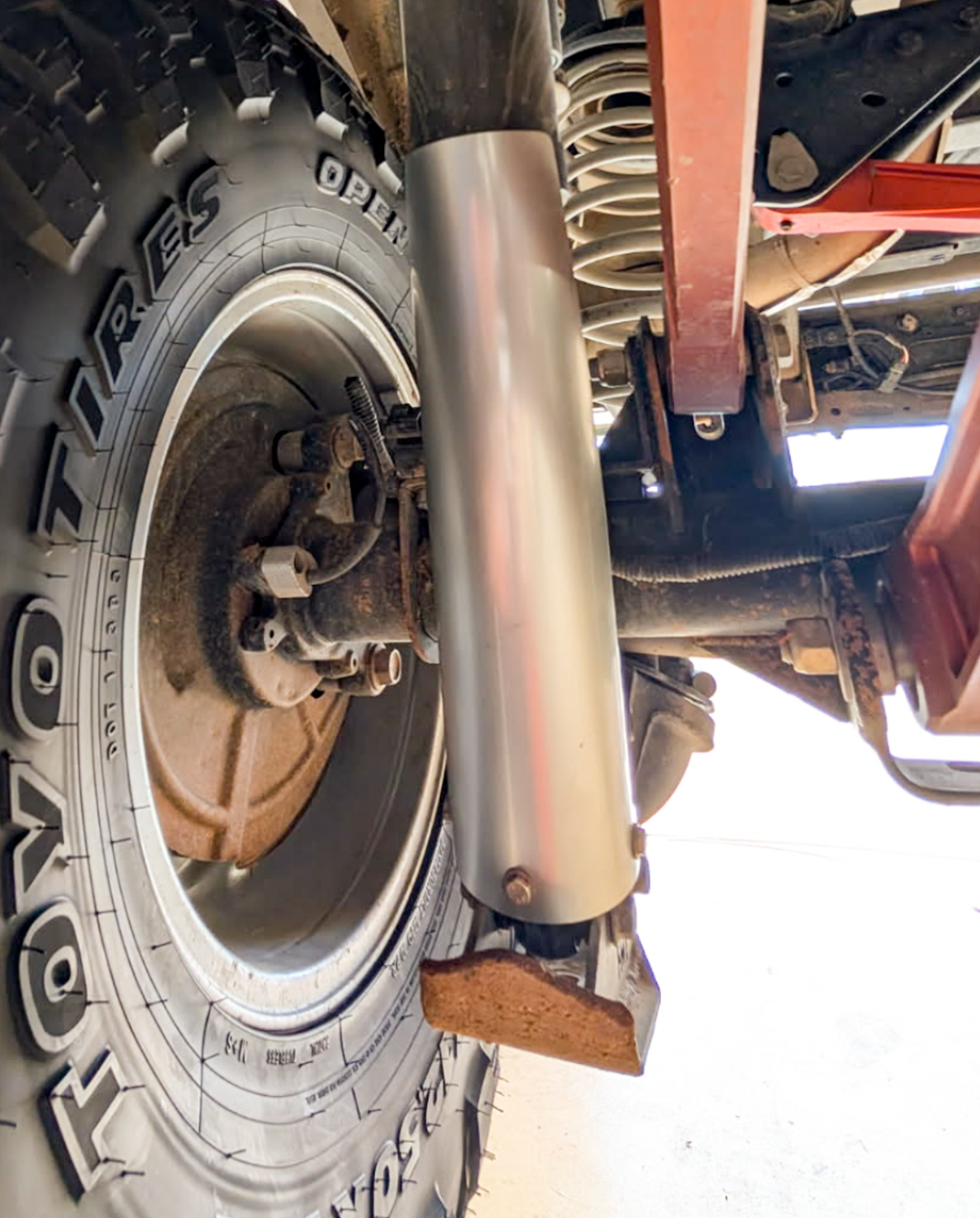 Foutz Motorsports Rear Shock Guard Kit (FOX 3.2 Live Valve Internal Bypass) 2021-2023 Ford F-150 Raptor 2023 Ford F-150 Raptor R