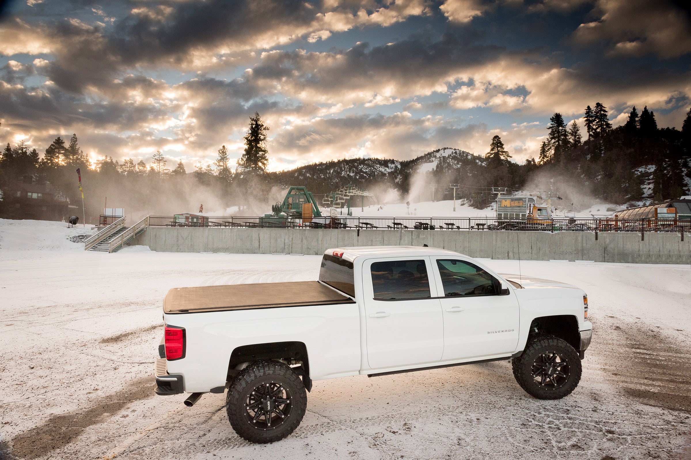 Revolver X2 Hard Rolling Truck Bed Cover - 2020-2023 Jeep Gladiator 5' Bed - Apollo Off-Road