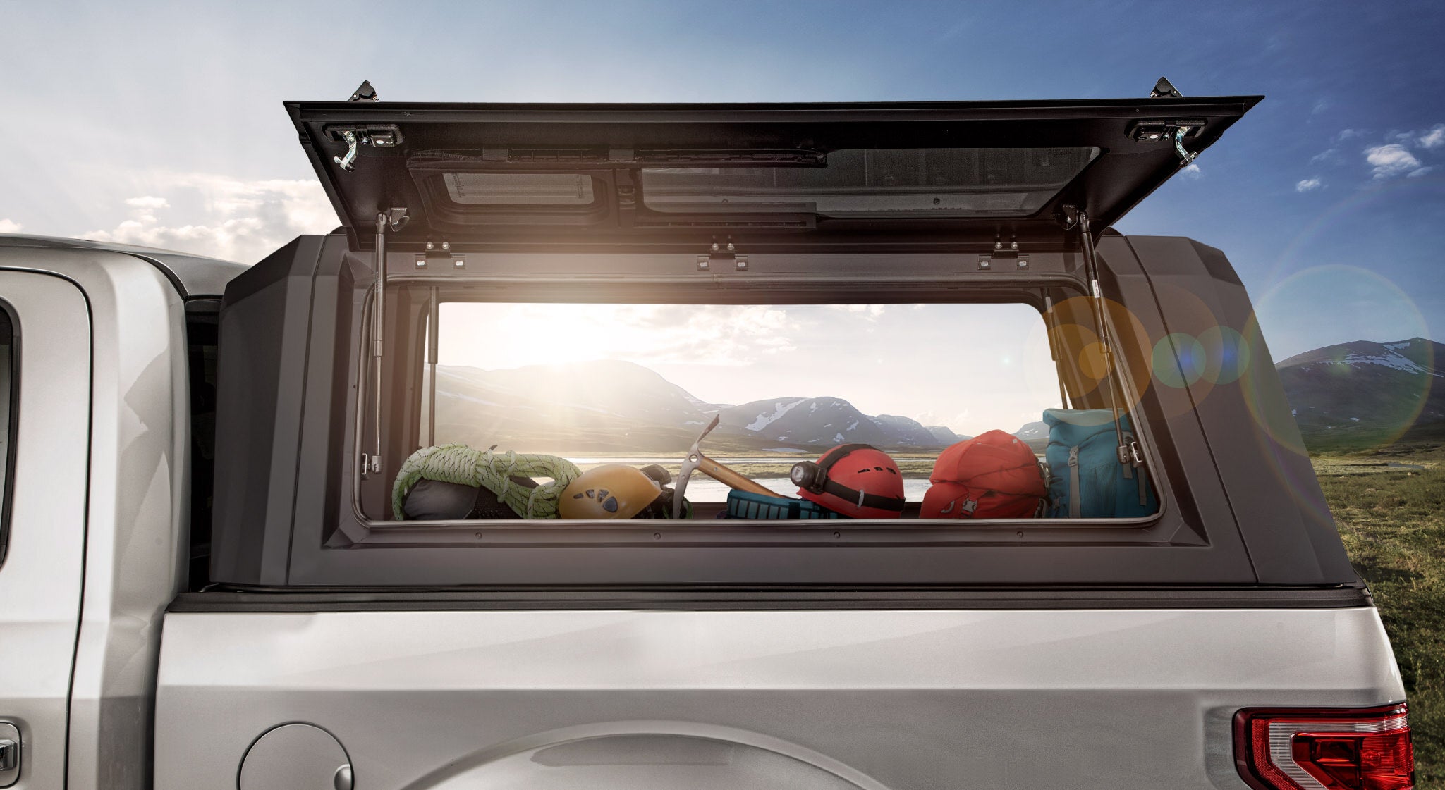 Tacoma Truck Bed Cap SmartCapEVOa Adventure Matte Black For 24-Present Toyota Tacoma 5 Foot Short Bed - Apollo Off-Road