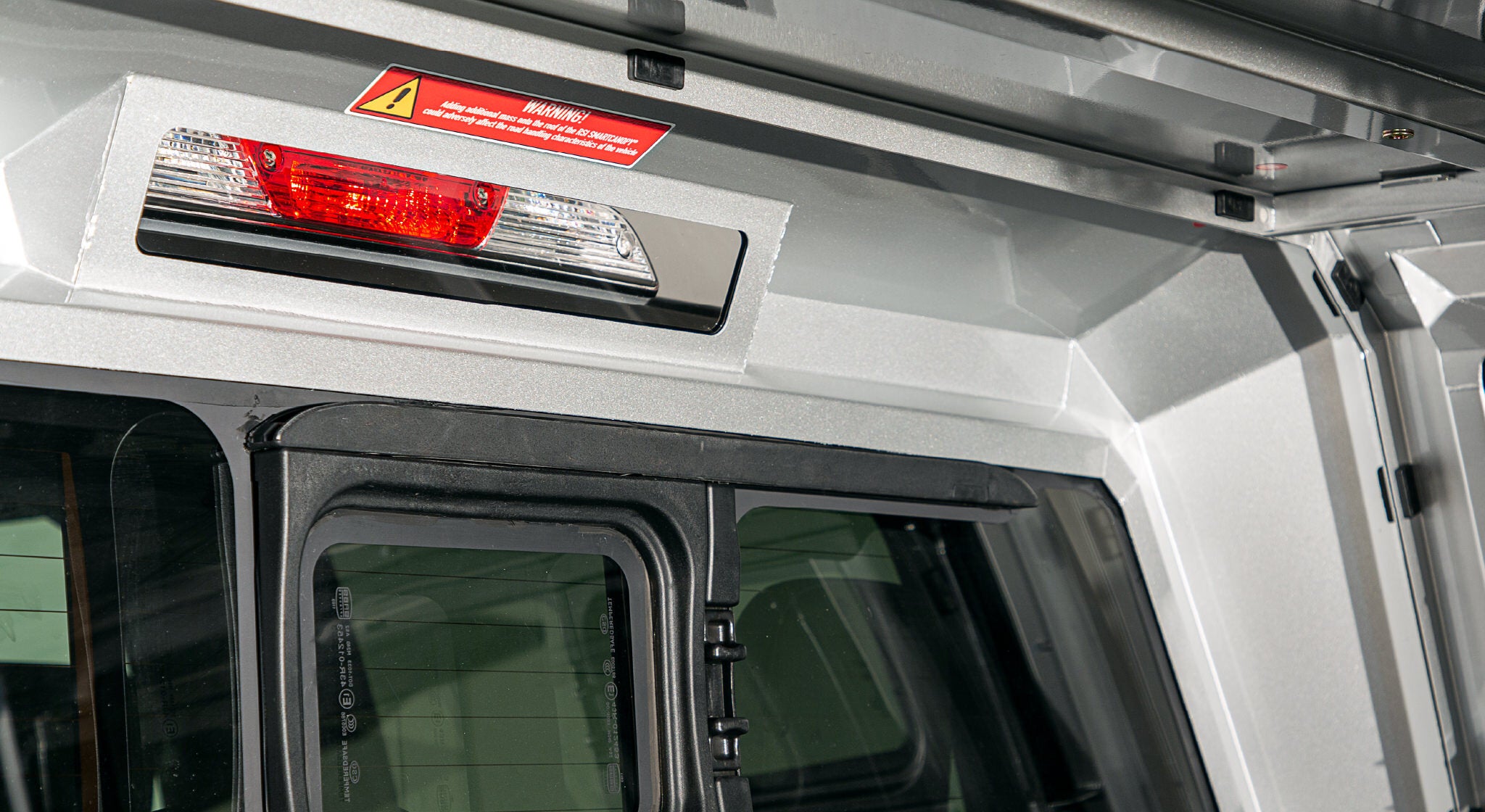 Tacoma Truck Bed Cap SmartCapEVOa Adventure Matte Black For 24-Present Toyota Tacoma 6 Foot Standard Bed - Apollo Off-Road